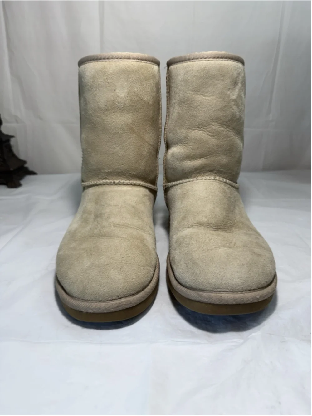 UGG 5825 original Classic short Shearling Boots Size 7 sand beige